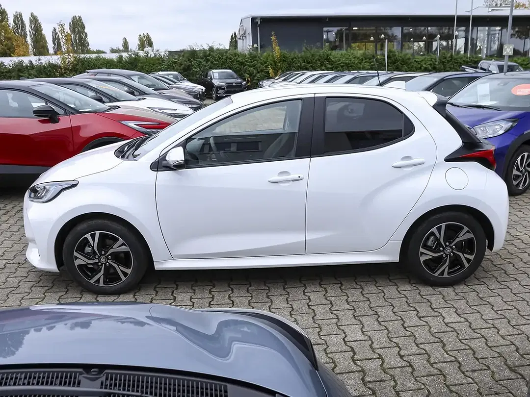 Toyota Yaris - Thumbnail 3