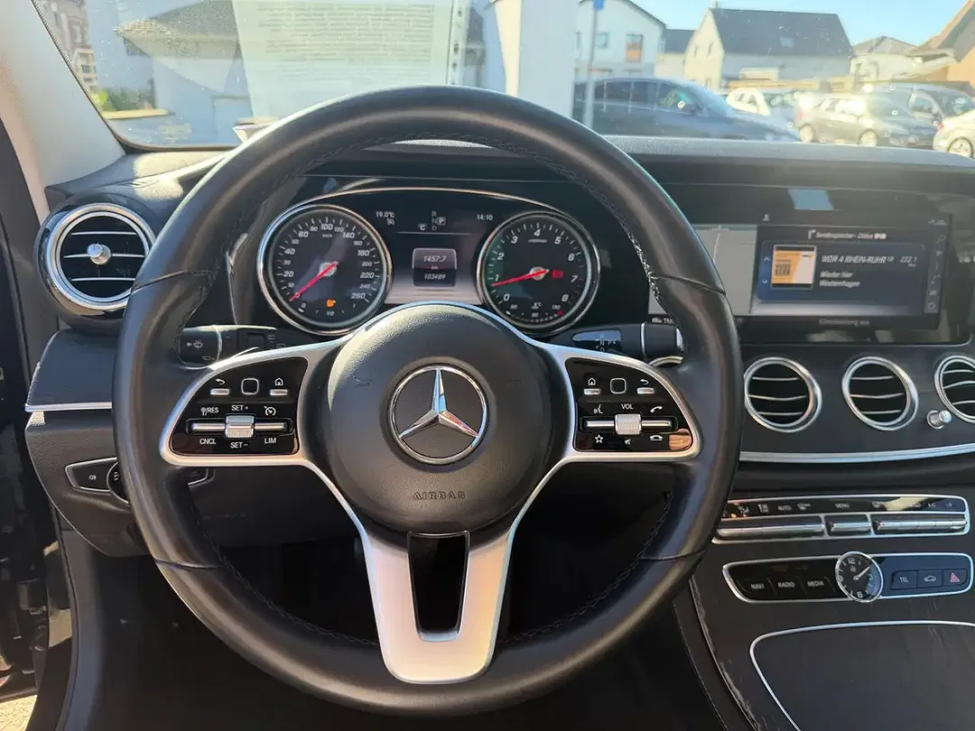 Mercedes-Benz E 200 - Thumbnail 11