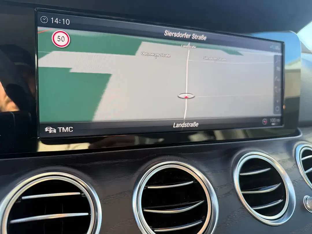 Mercedes-Benz E 200 - Thumbnail 14