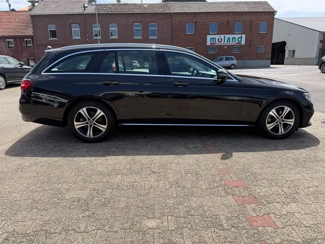 Mercedes-Benz E 200 - Thumbnail 4