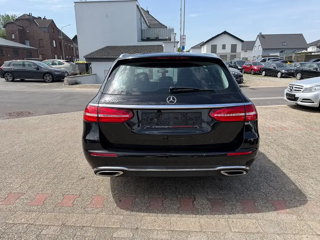 Mercedes-Benz E 200 - Thumbnail 7