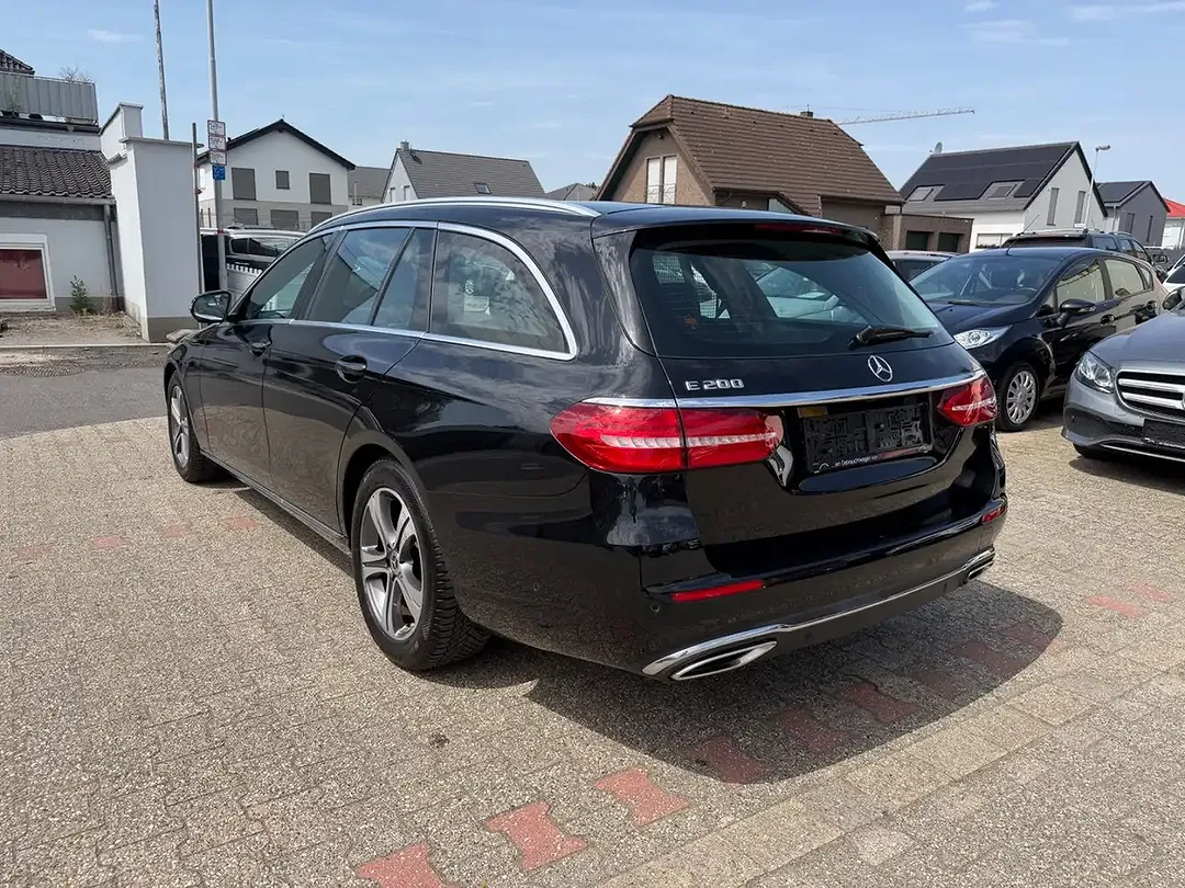 Mercedes-Benz E 200 - Thumbnail 8