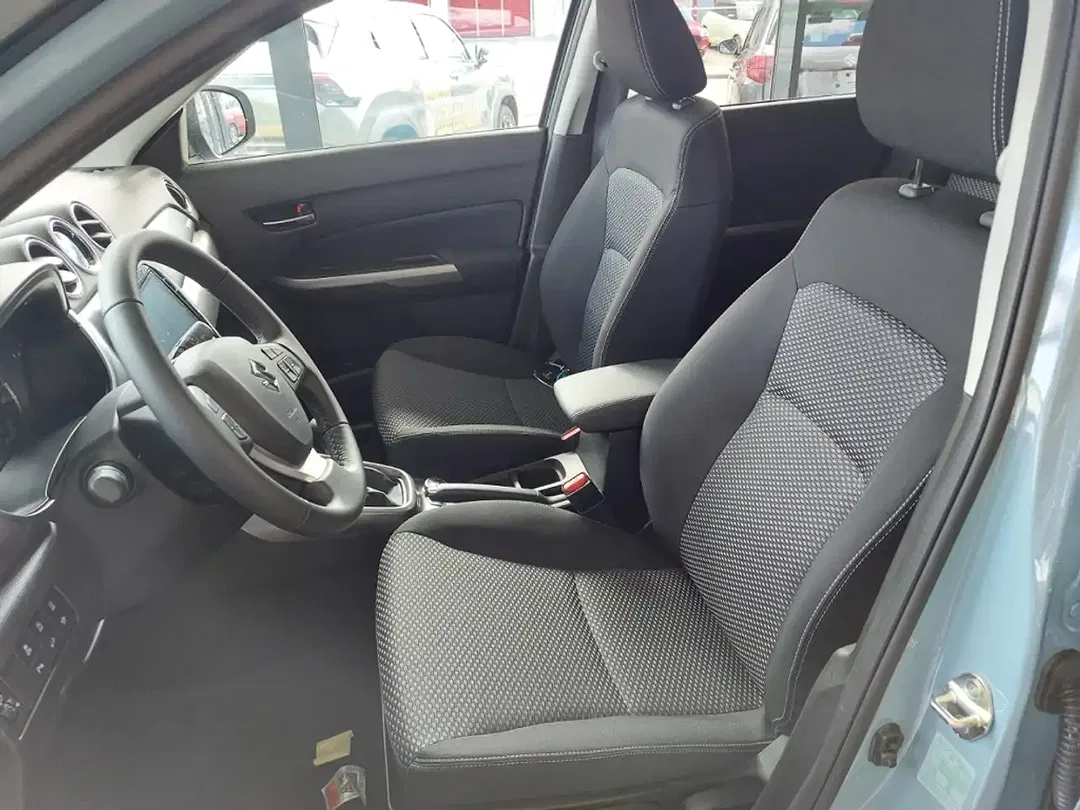 Suzuki Vitara - Thumbnail 10