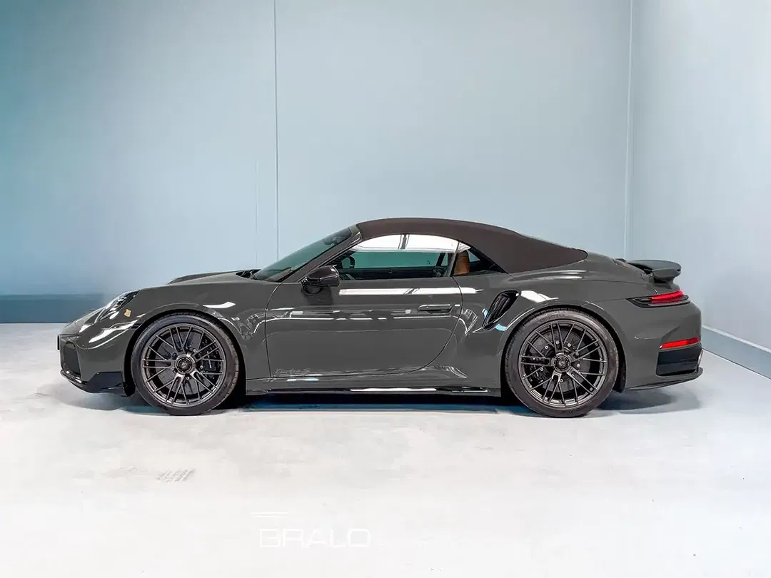 Porsche 992 - Thumbnail 2