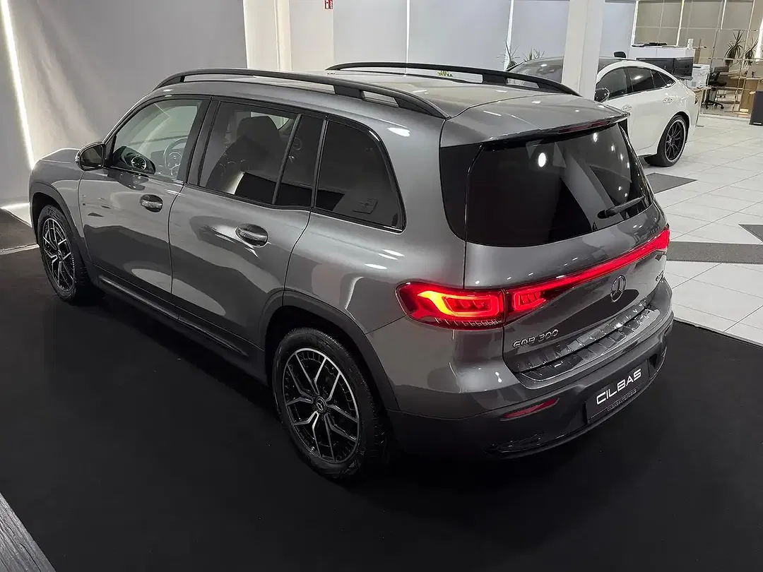 Mercedes-Benz EQB 300 - Thumbnail 8