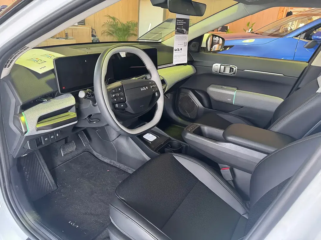Kia EV4 - Thumbnail 10