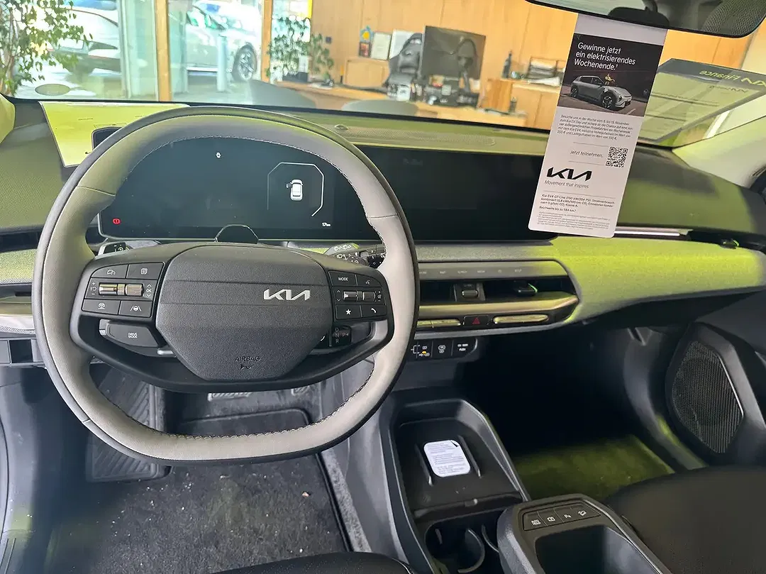 Kia EV4 - Thumbnail 12