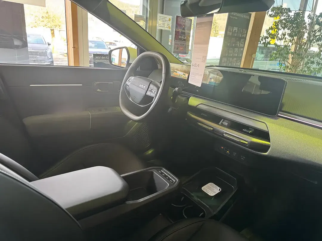 Kia EV4 - Thumbnail 14