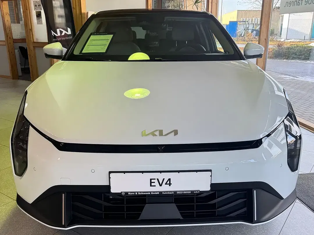 Kia EV4 - Thumbnail 7