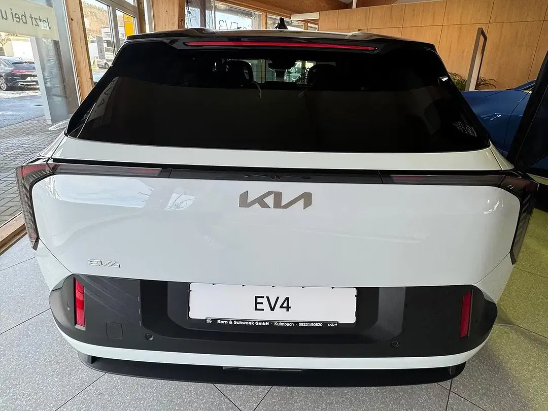 Kia EV4 - Thumbnail 8