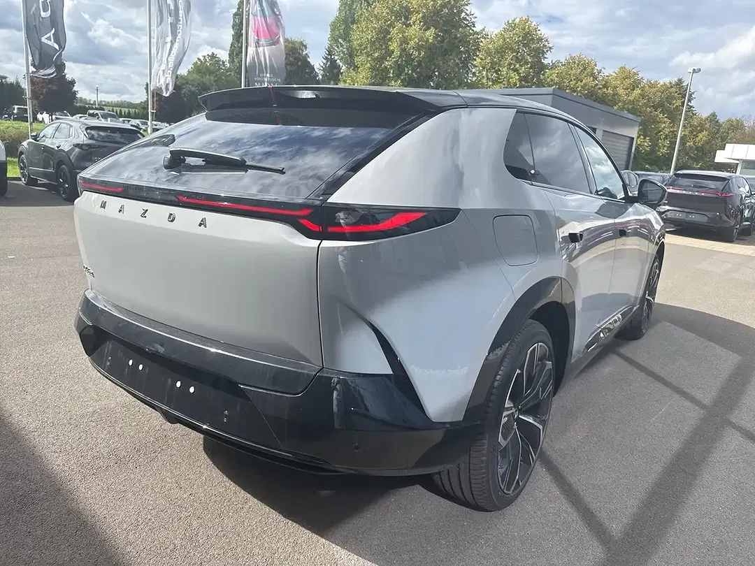 Mazda CX-6e - Thumbnail 4