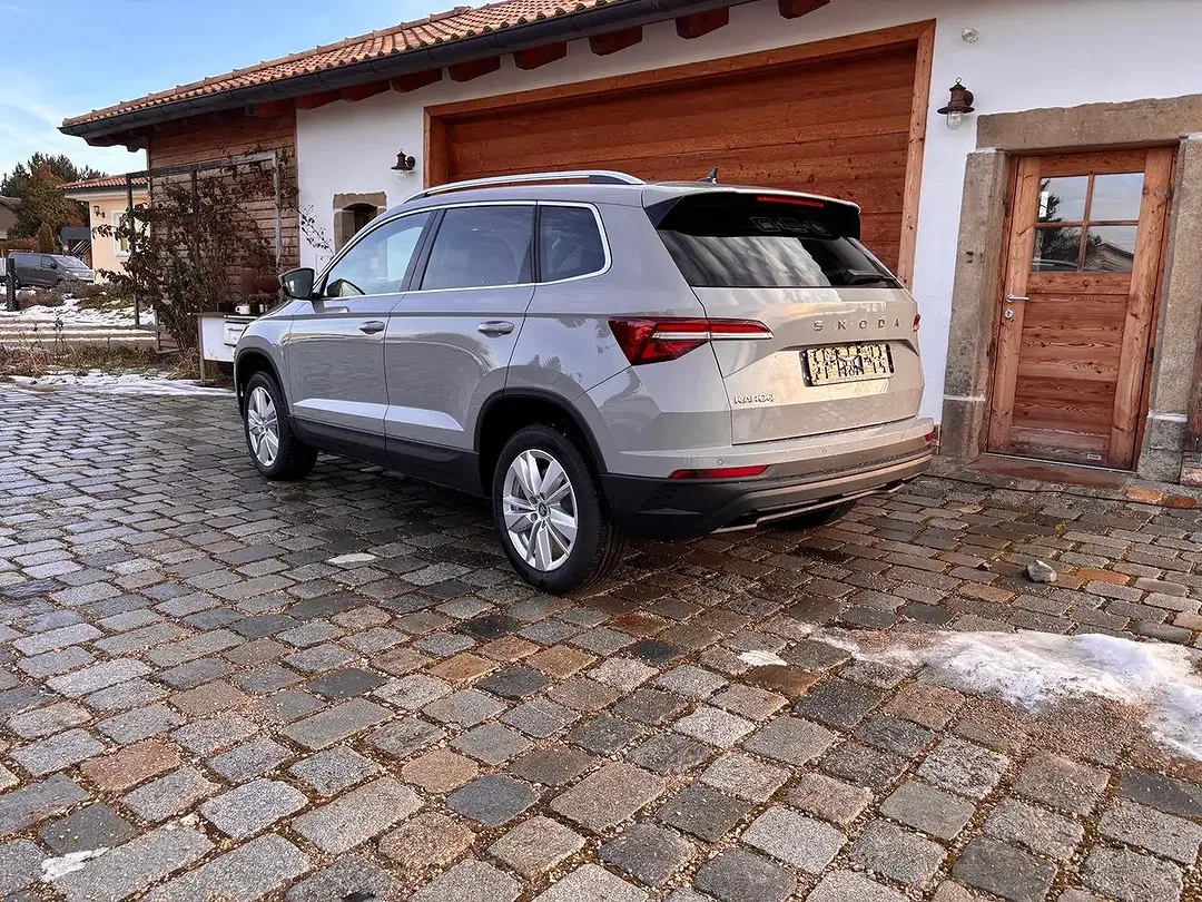 Skoda Karoq - Thumbnail 4