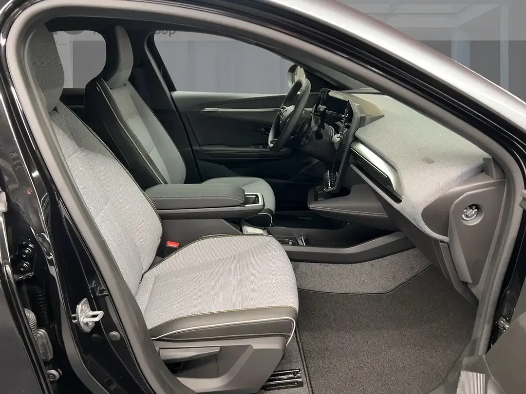 Renault Megane E-Tech - Thumbnail 7