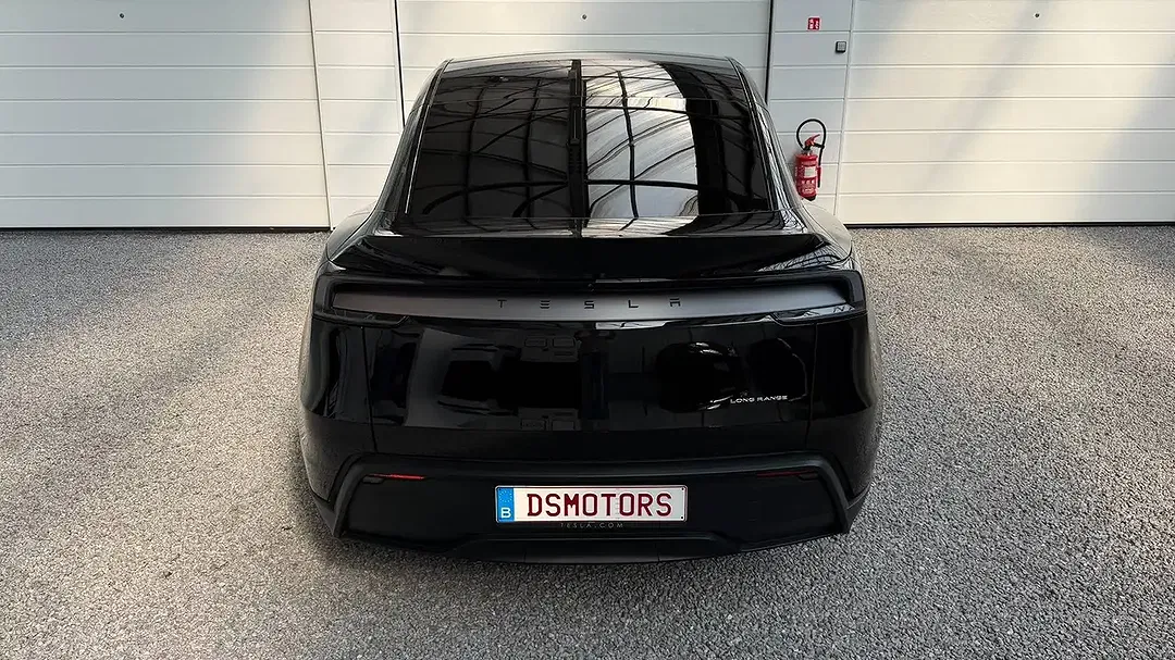 Tesla Model Y - Thumbnail 16