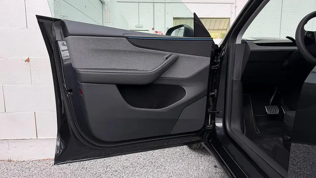 Tesla Model Y - Thumbnail 28