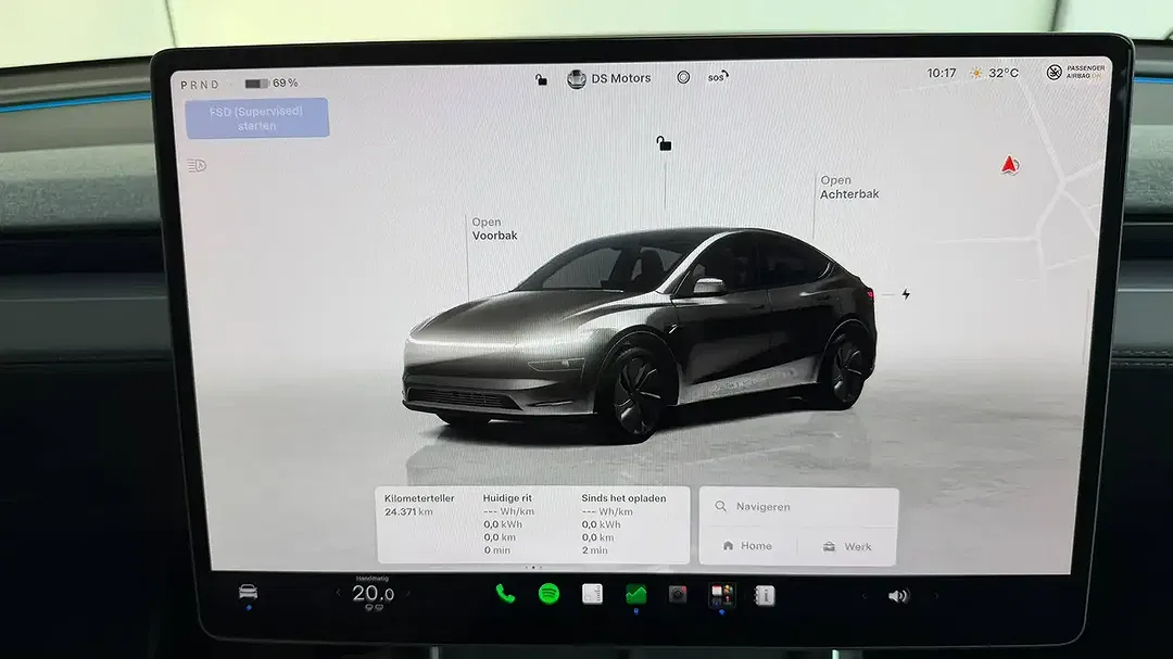 Tesla Model Y - Thumbnail 30