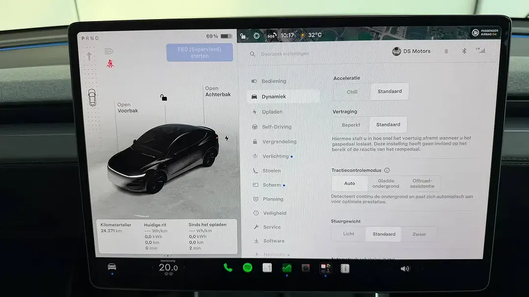 Tesla Model Y - Thumbnail 32