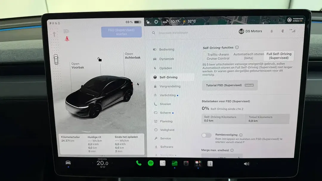 Tesla Model Y - Thumbnail 34