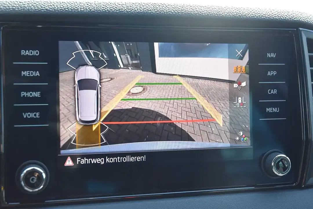 Skoda Karoq - Thumbnail 24
