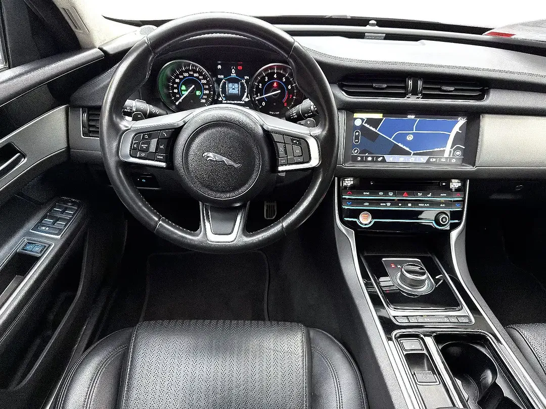 Jaguar XF - Thumbnail 11
