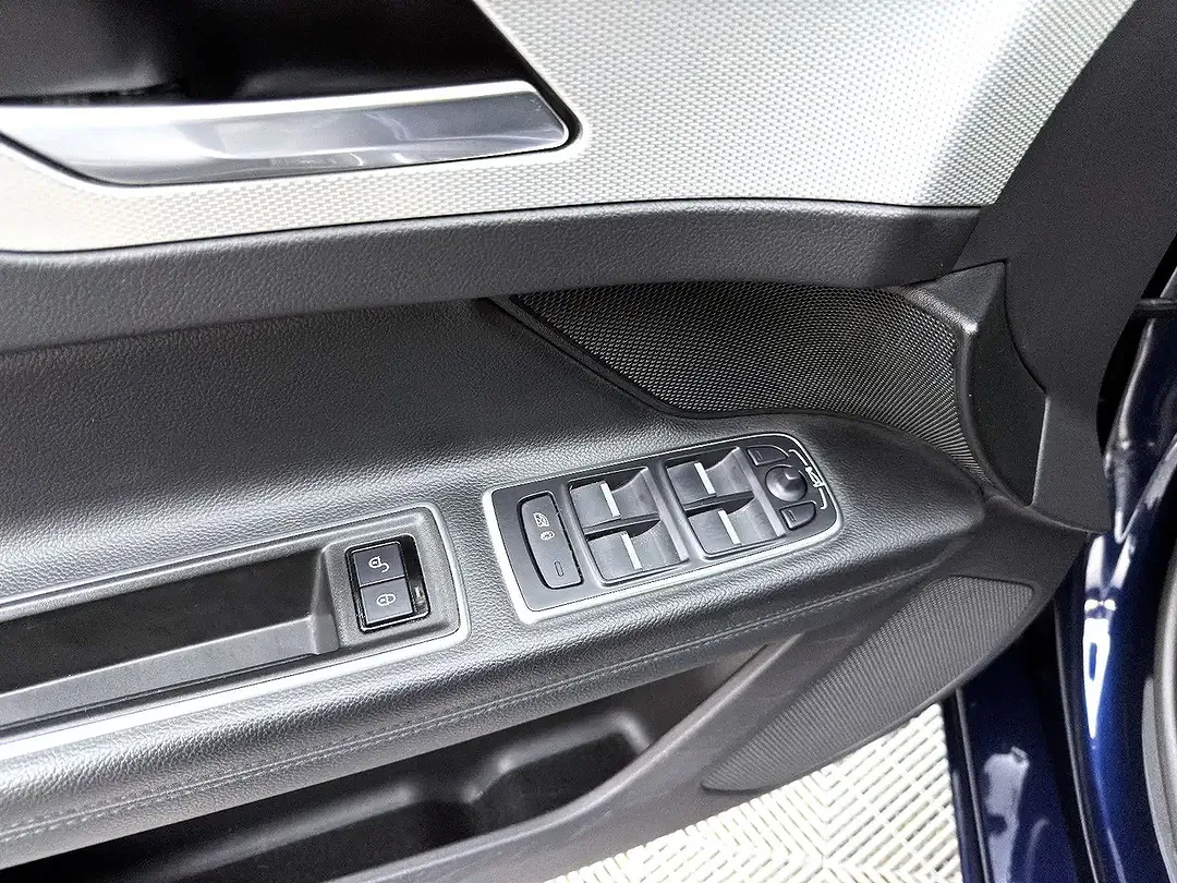 Jaguar XF - Thumbnail 13