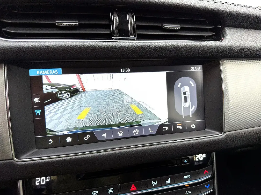 Jaguar XF - Thumbnail 15