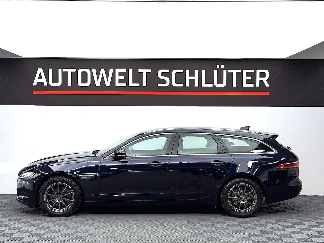 Jaguar XF - Thumbnail 3