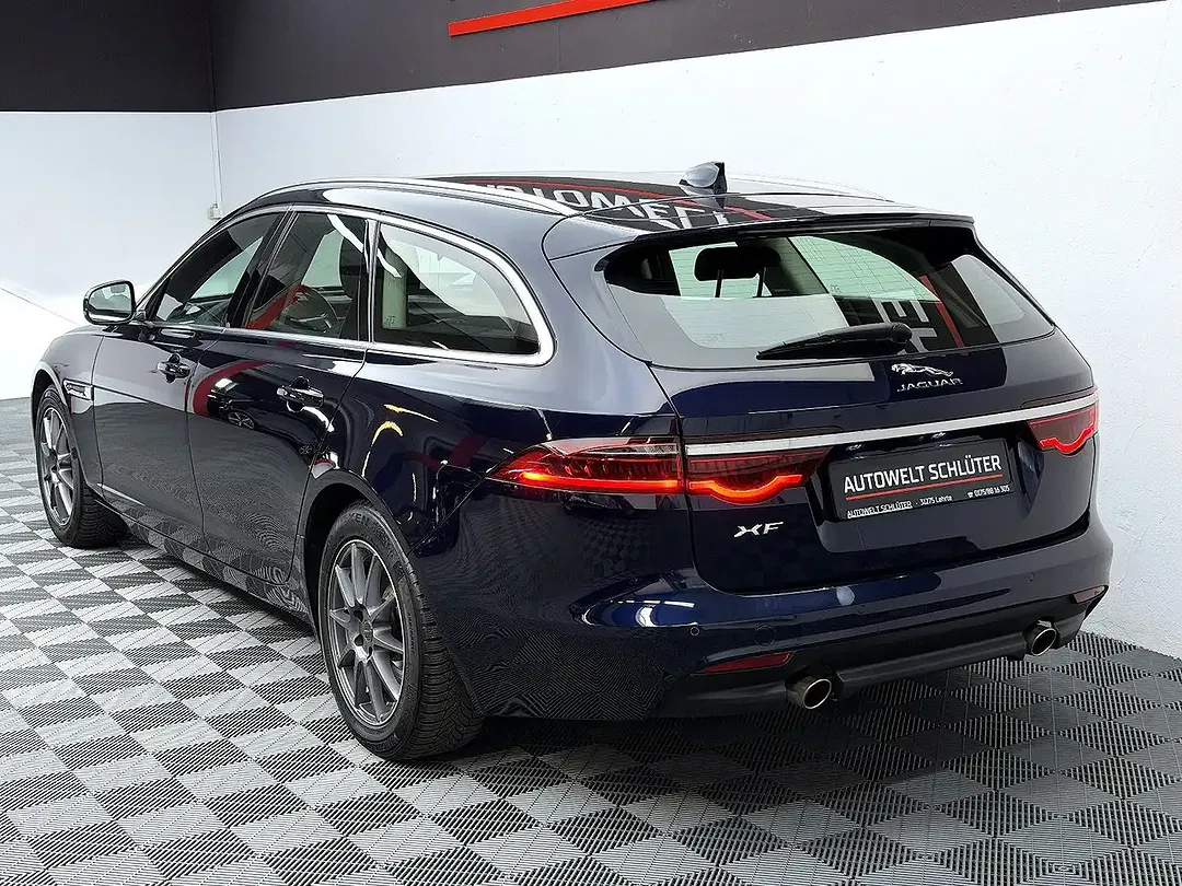 Jaguar XF - Thumbnail 4