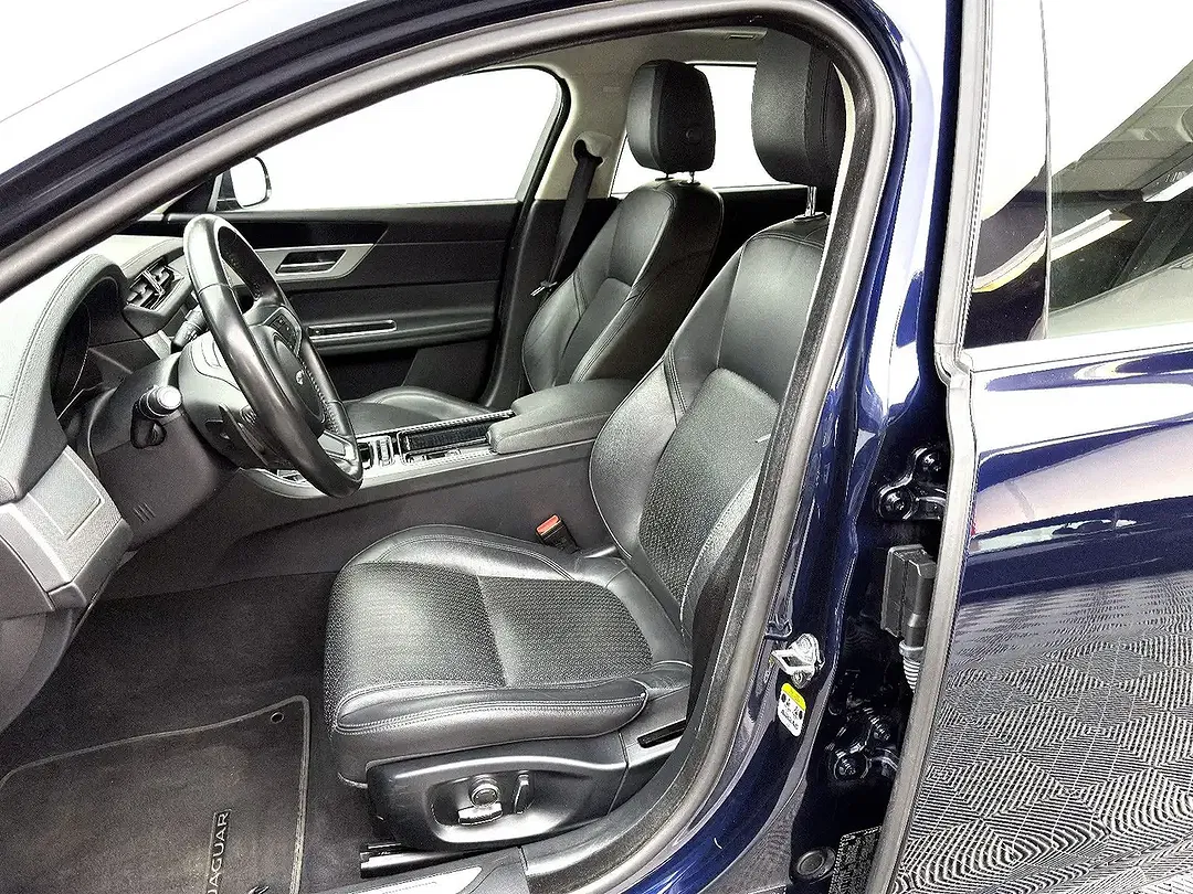 Jaguar XF - Thumbnail 8