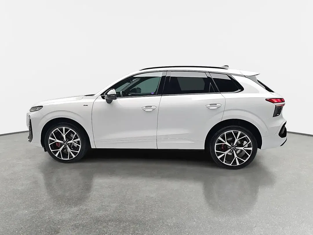Audi Q3 - Thumbnail 5