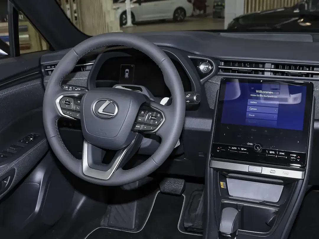 Lexus LBX - Thumbnail 9