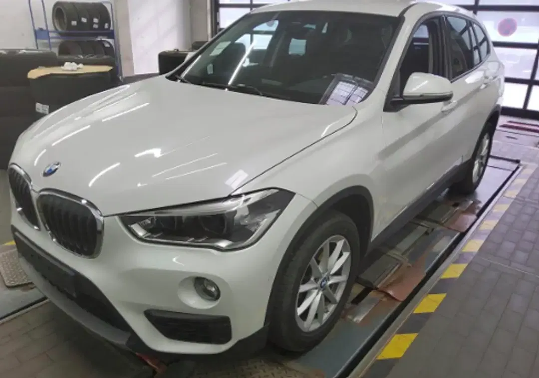 BMW X1 - Thumbnail 2
