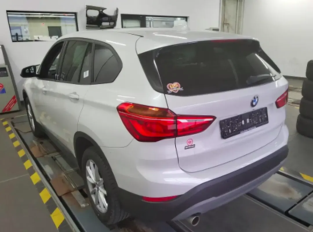 BMW X1 - Thumbnail 3