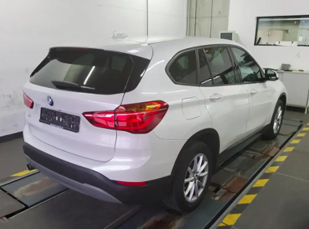 BMW X1 - Thumbnail 4