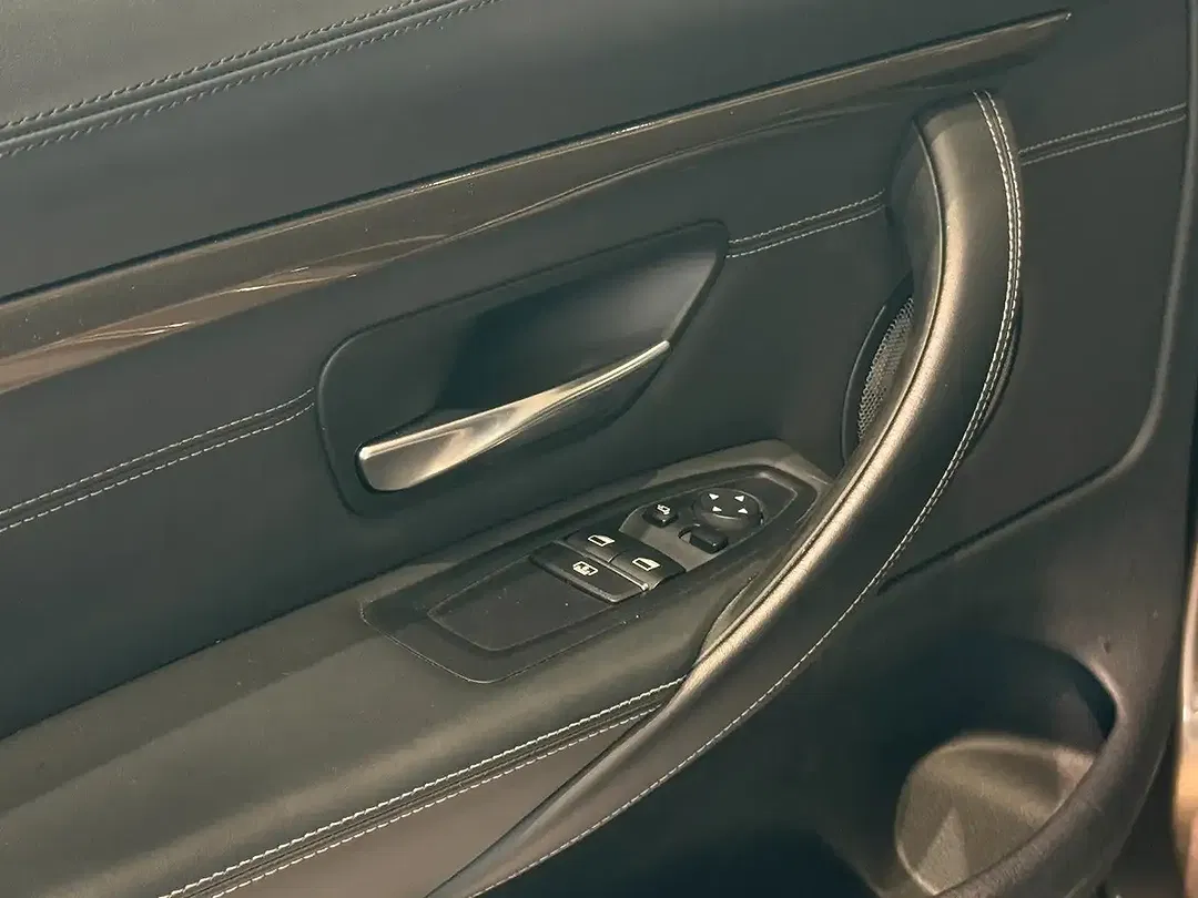 BMW M4 - Thumbnail 12