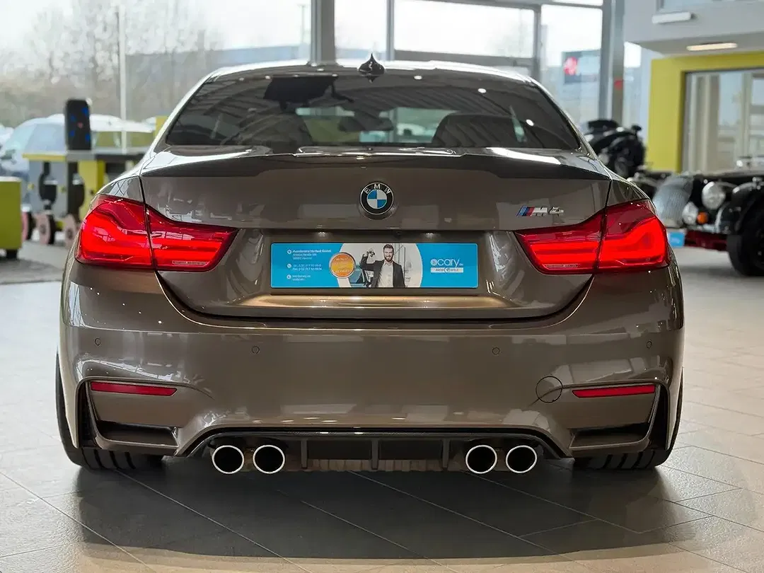 BMW M4 - Thumbnail 6