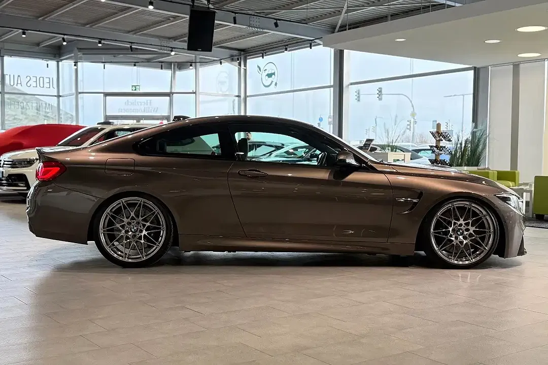 BMW M4 - Thumbnail 8