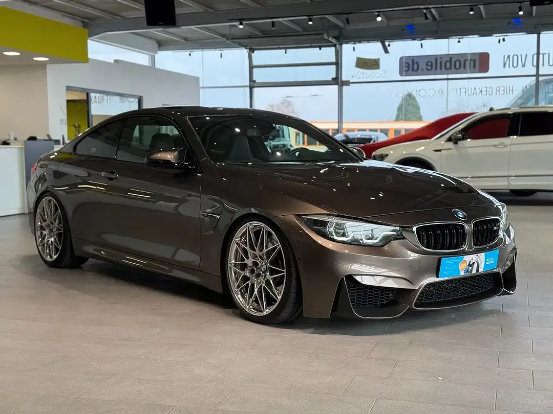 BMW M4 - Thumbnail 9
