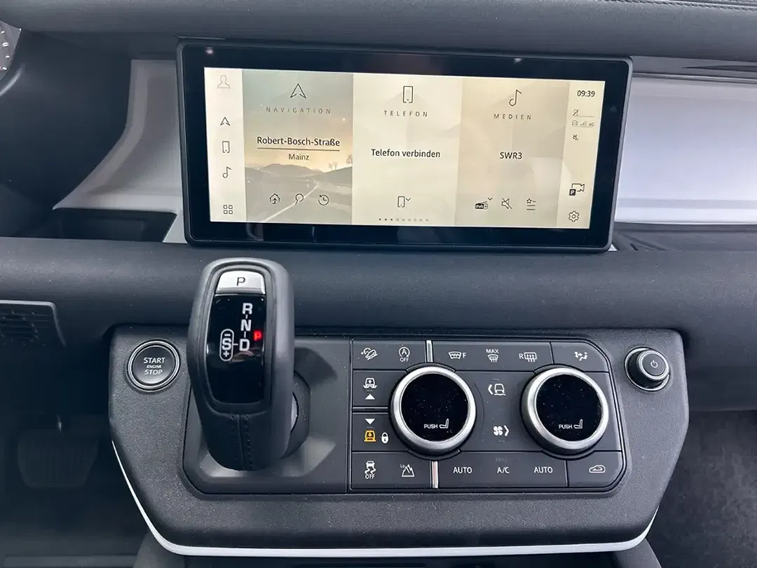 Land Rover Defender - Thumbnail 12