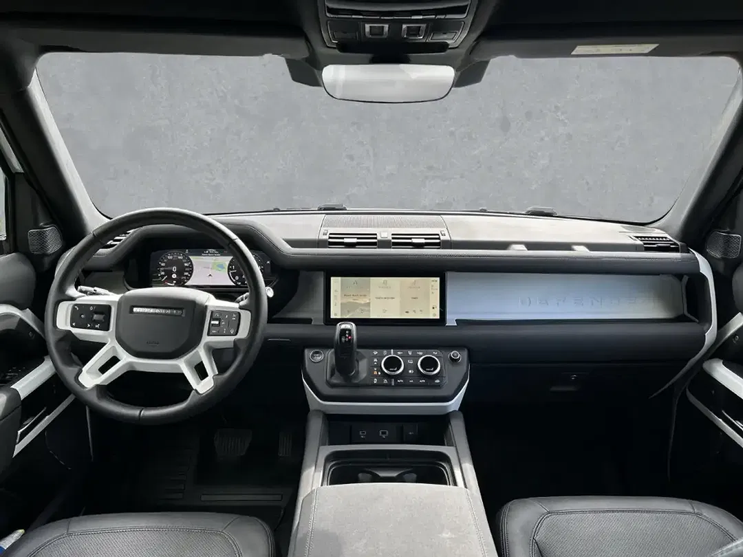 Land Rover Defender - Thumbnail 4