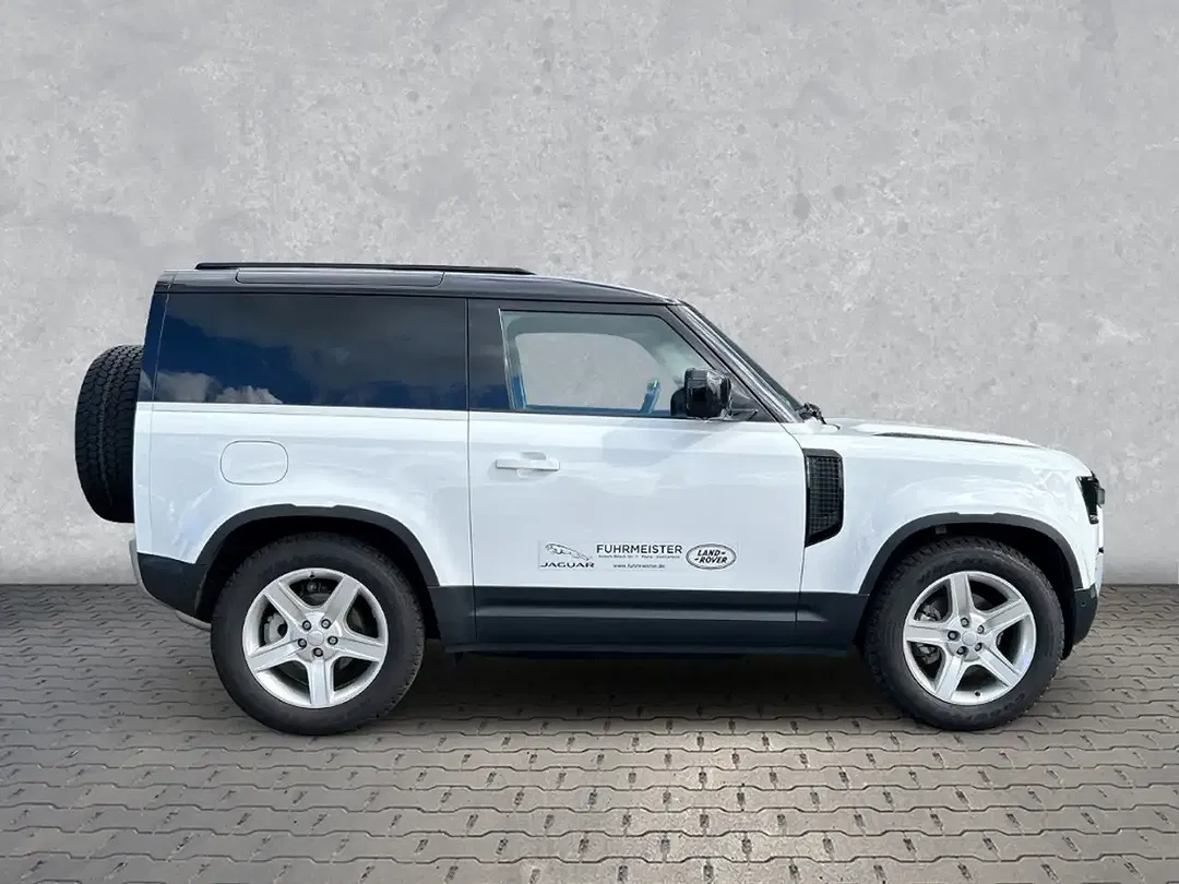 Land Rover Defender - Thumbnail 6