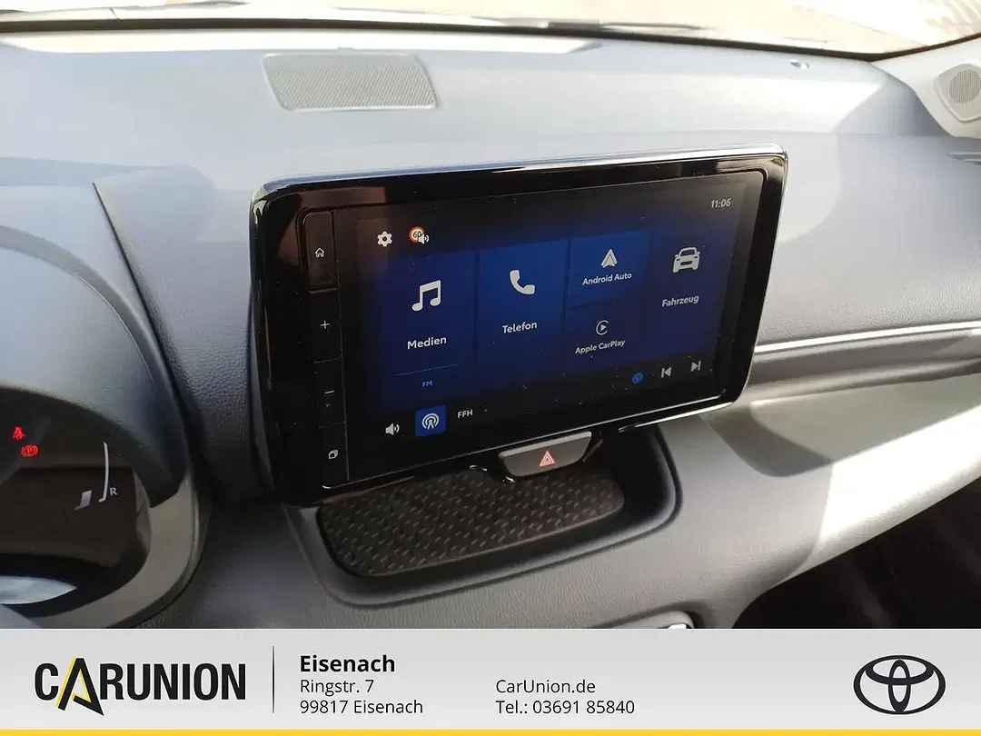 Toyota Yaris - Thumbnail 11
