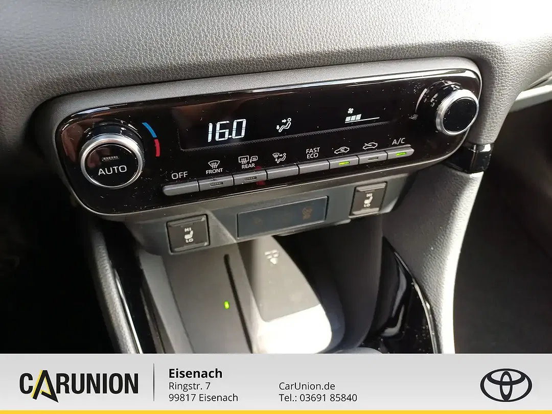 Toyota Yaris - Thumbnail 13