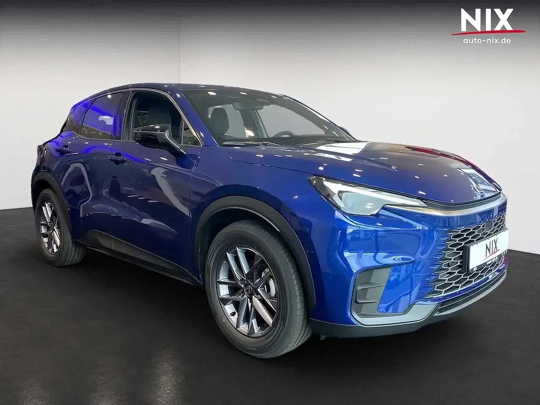 Lexus LBX - Thumbnail 2