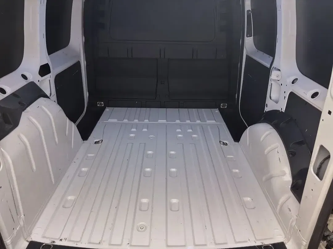 Volkswagen Caddy - Thumbnail 4