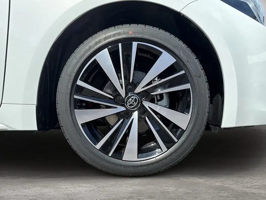 Toyota Corolla - Thumbnail 9