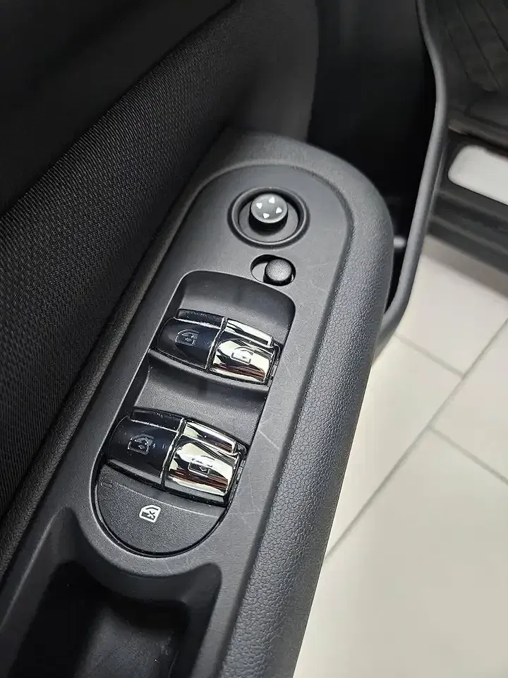 MINI Cooper Clubman - Thumbnail 13