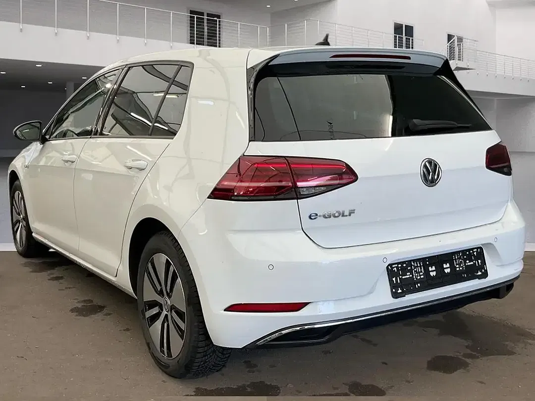 Volkswagen Golf - Thumbnail 2