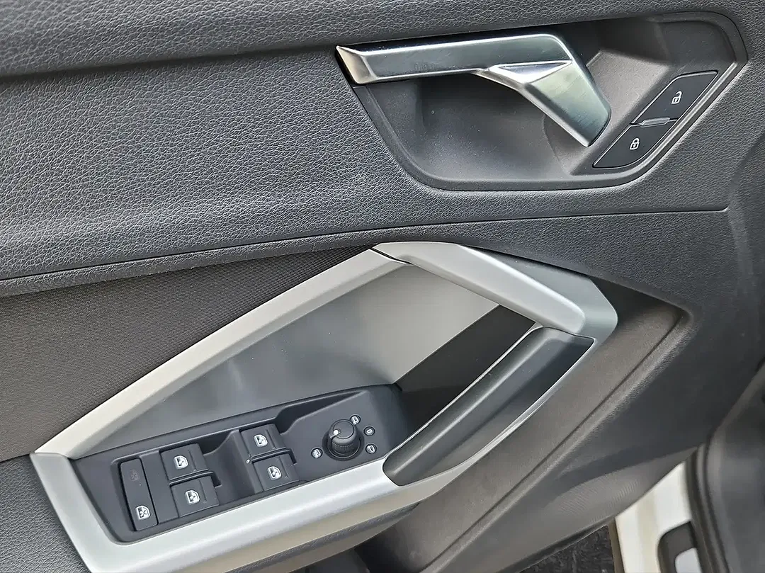 Audi Q3 - Thumbnail 6