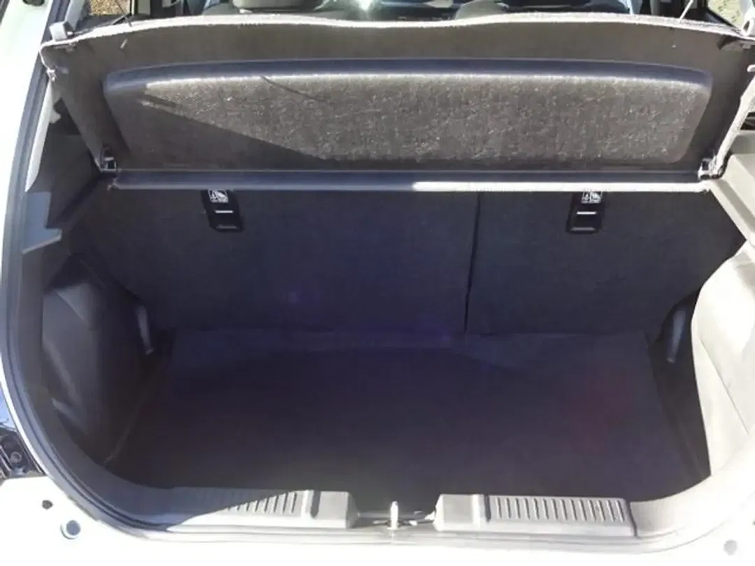 Suzuki Swift - Thumbnail 4